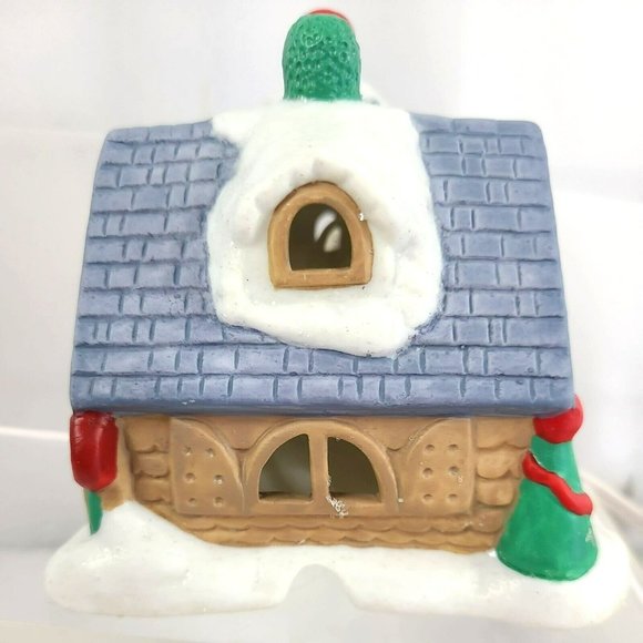 Vintage 1994 AVON  Santa Town Ceramic Santa's House Village - Picture 2 of 7